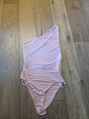 Women’s One-Shoulder Bodysuit in Light Pink